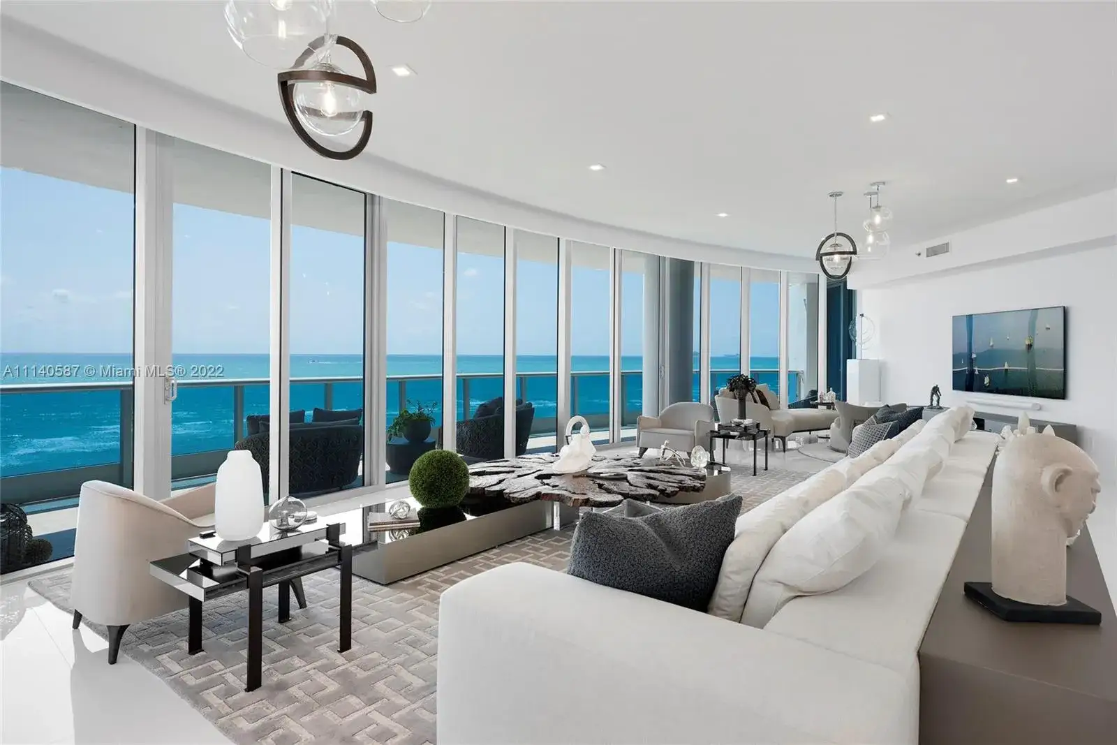 3 bedroom 3 bath Residential Lease for rent at 5959 Collins Ave # 807, Miami Beach FL 33140