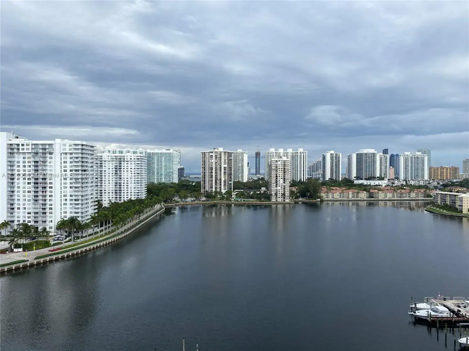 2 bedroom 2 bath Residential for sale at 2750 NE 183rd St # 1610, Aventura FL 33160