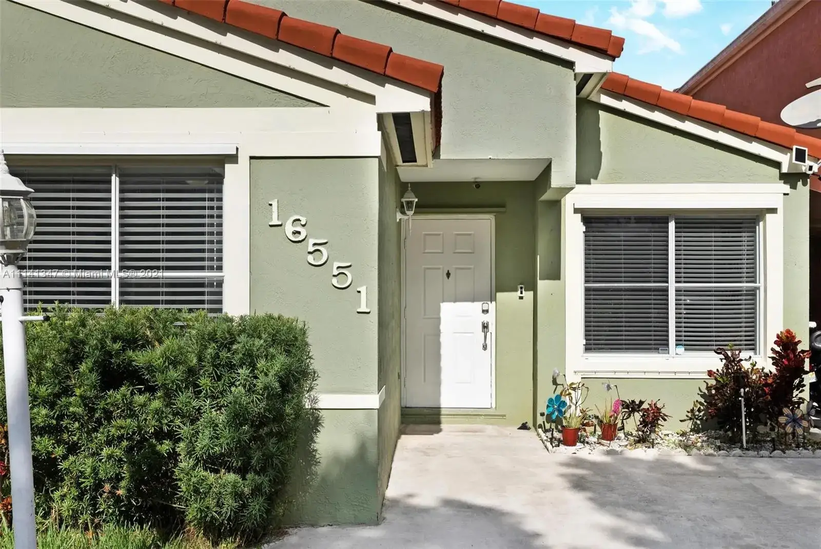 3 bedroom 2 bath Residential for sale at 16551 SW 97th St, Miami FL 33196