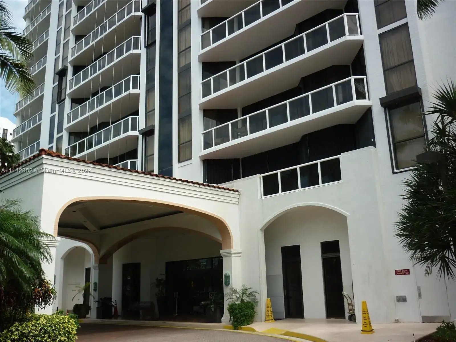 3 bedroom 2 bath Residential for sale at 3598 Yacht Club Dr # 202, Aventura FL 33180