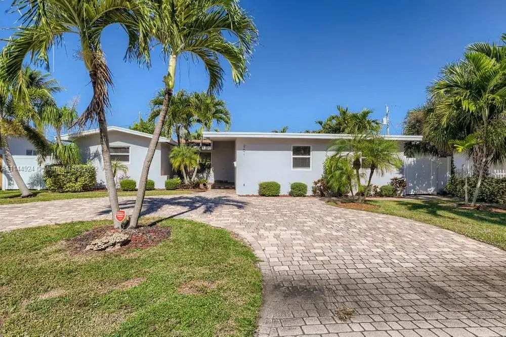 4 bedroom 3 bath Residential for sale at 261 SE 8th St, Pompano Beach FL 33060