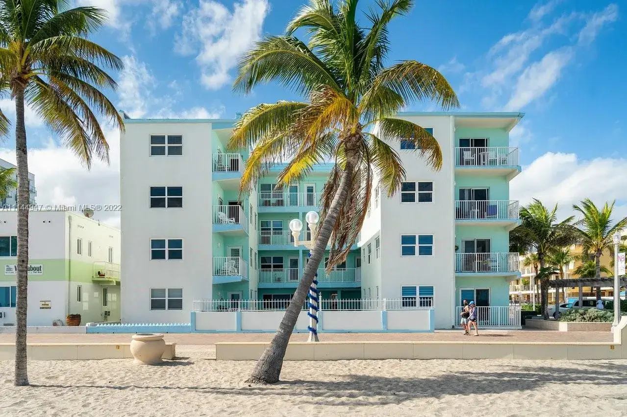 1 bedroom 1 bath Residential for sale at 2600 N Surf Rd # 403, Hollywood FL 33019