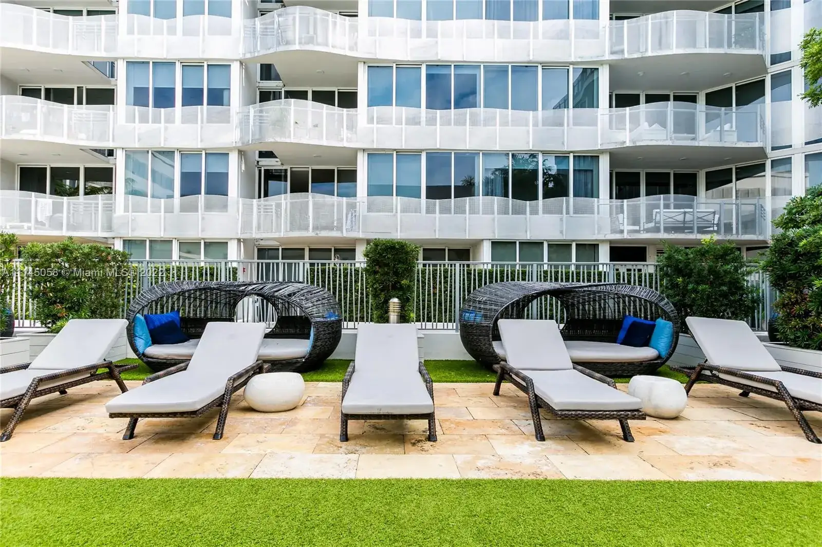 1 bedroom 1 bath Residential for sale at 2155 Washington Ct # 206, Miami Beach FL 33139