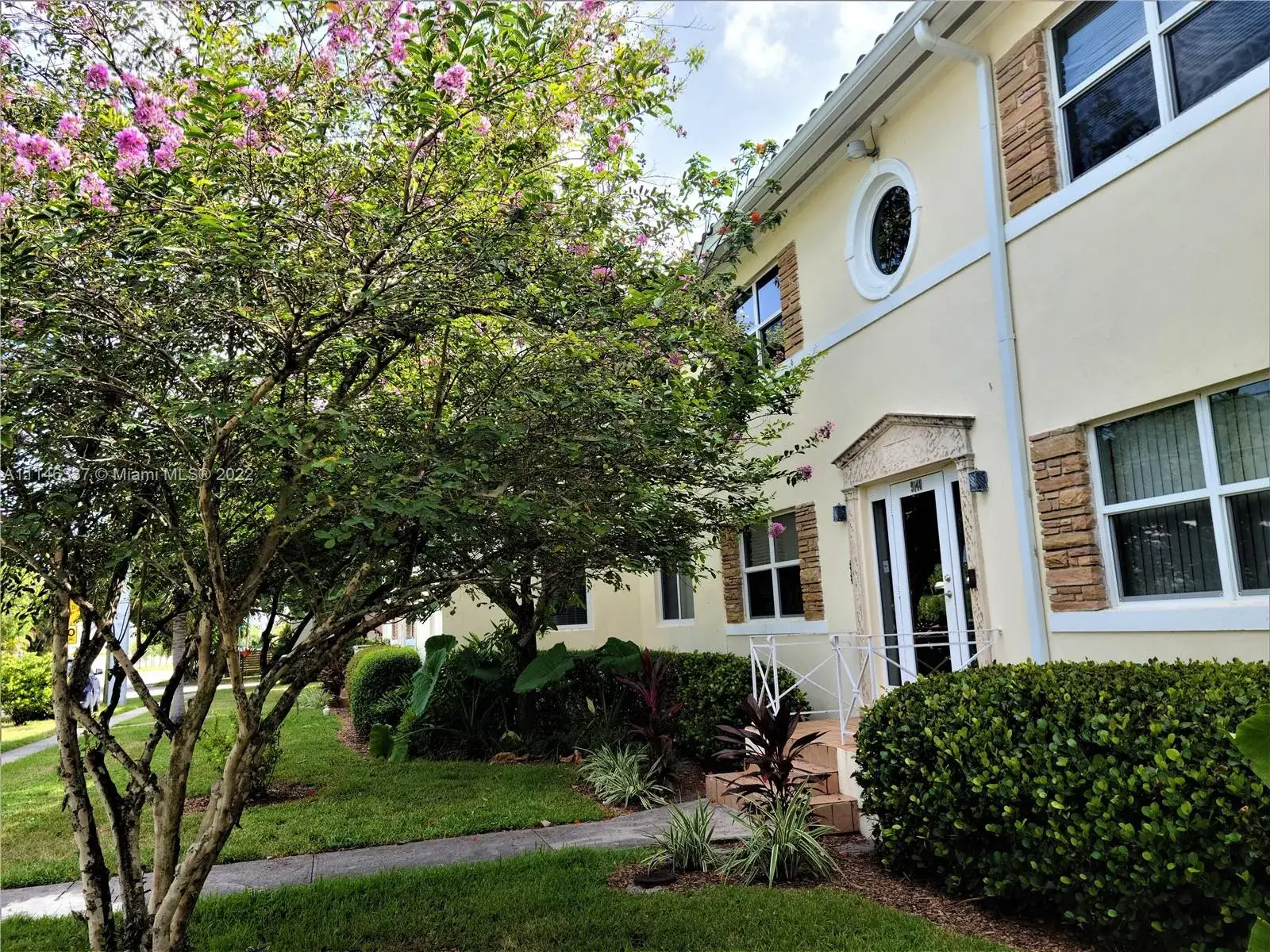 1 bedroom 1 bath Residential Lease for rent at 9140 NE 8th Ave # 3H, Miami Shores FL 33138