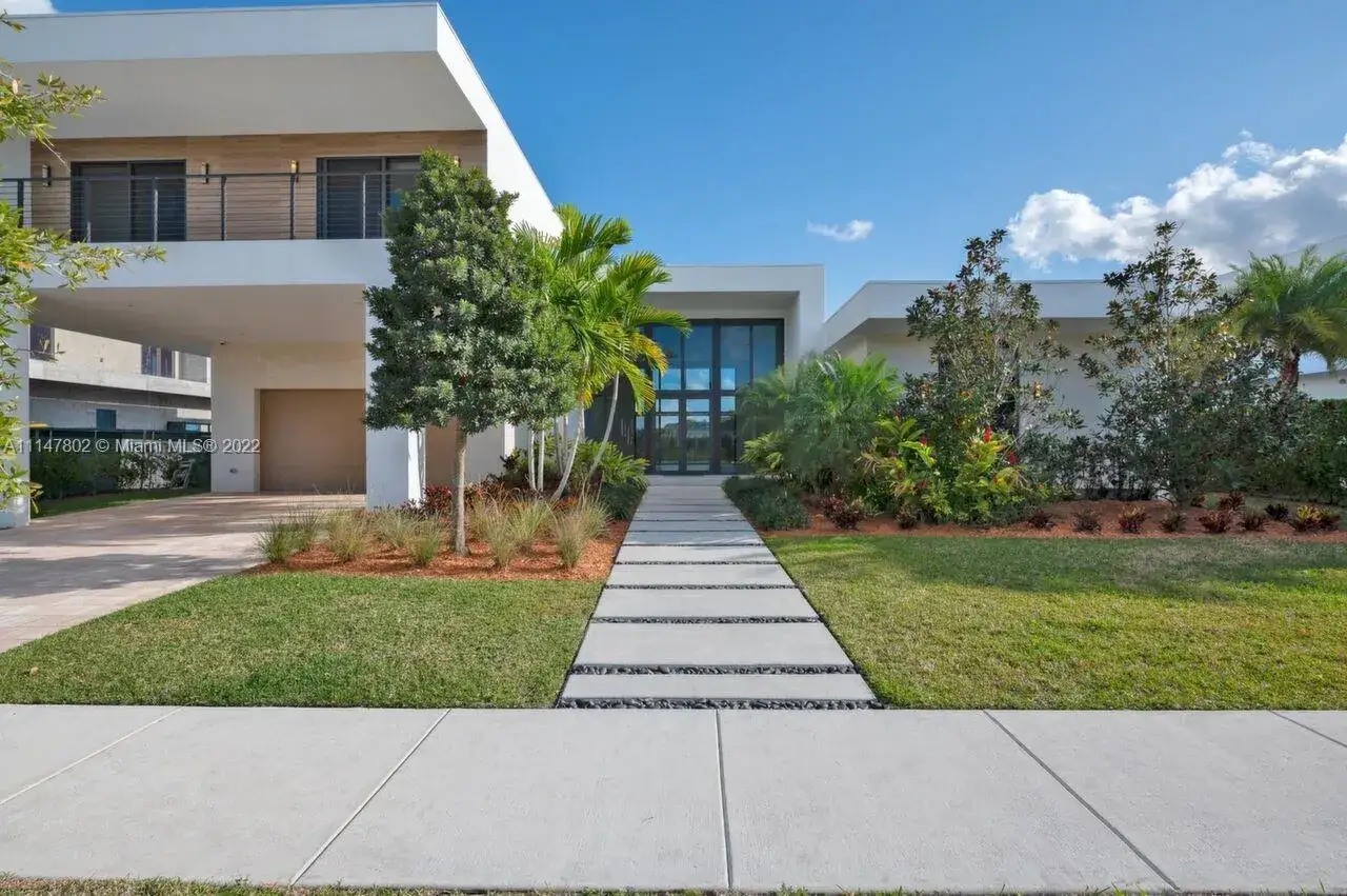 6 bedroom 8 bath Residential for sale at 16768 Natures Way, Weston FL 33326