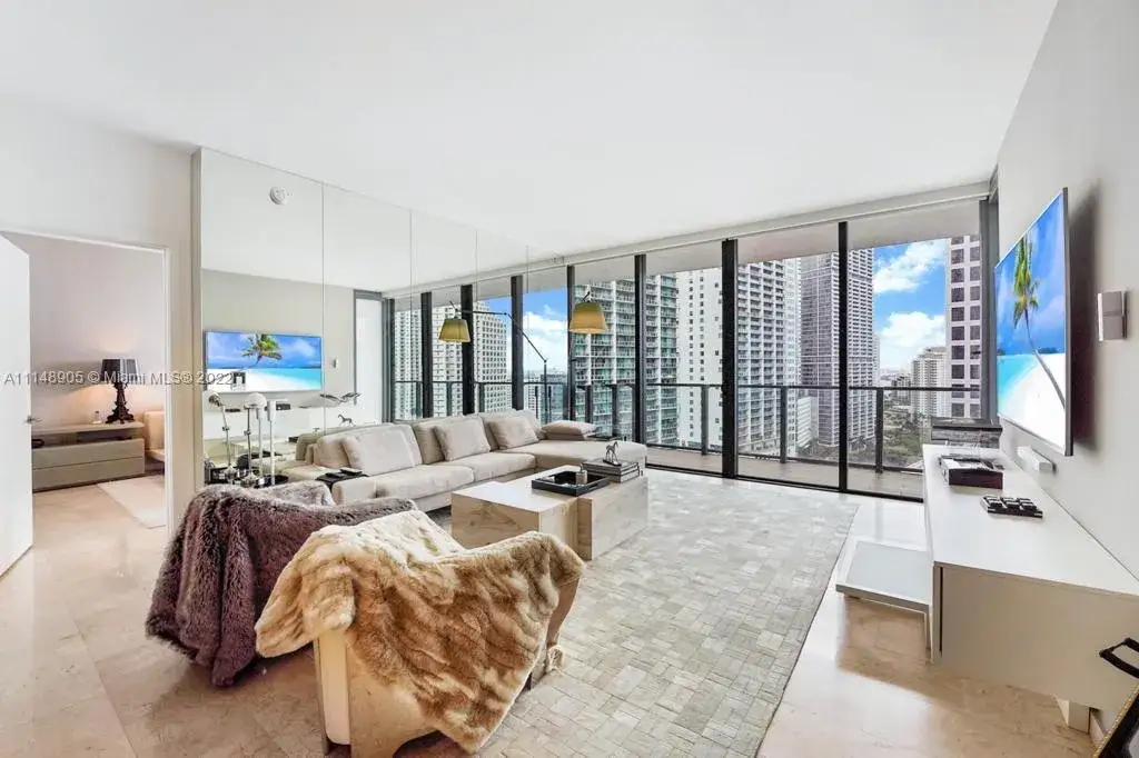 3 bedroom 3 bath Residential Lease for rent at 68 SE 6th St # 1603, Miami FL 33131