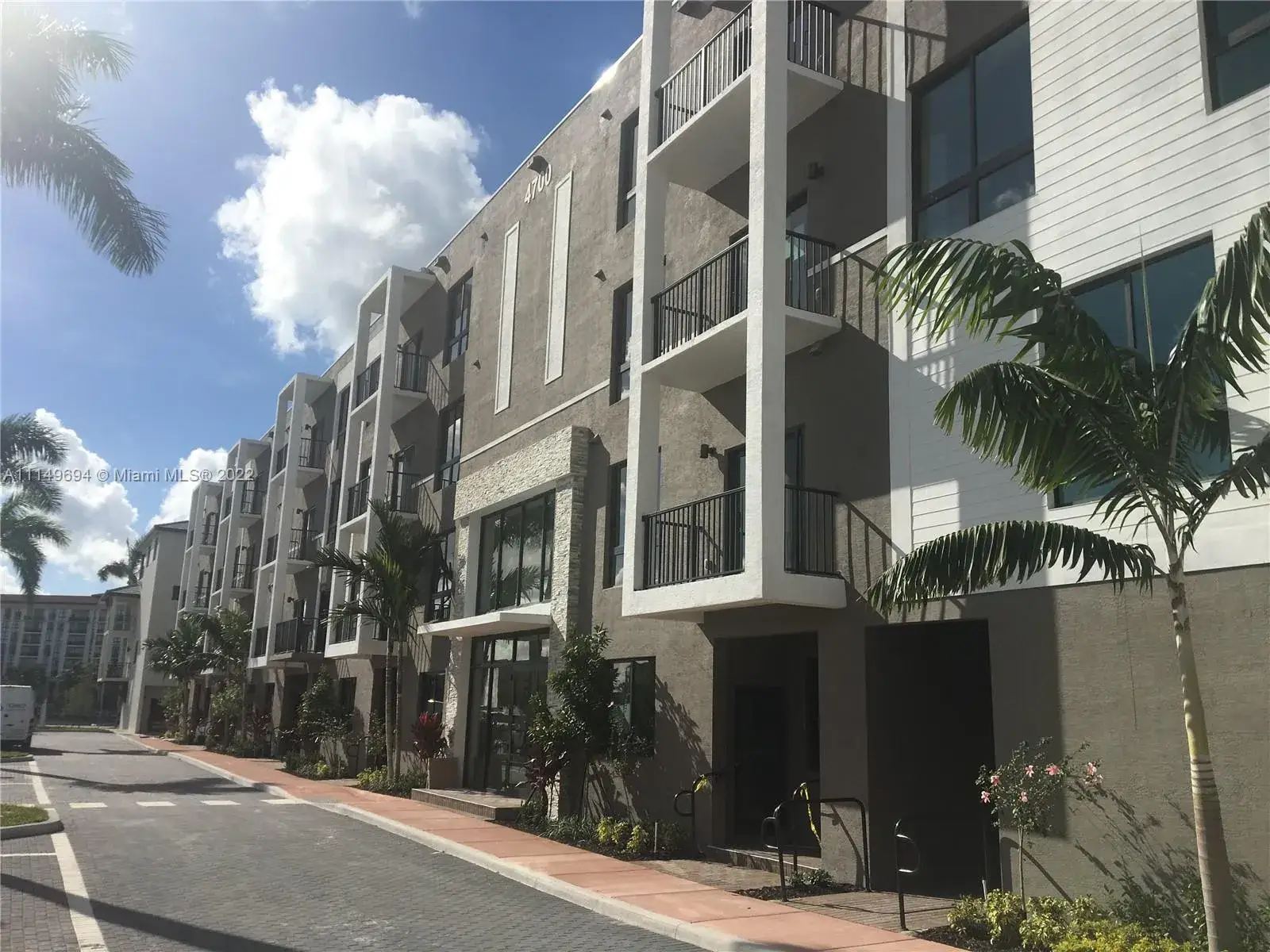 3 bedroom 2 bath Residential for sale at 4700 NW 84th Ave # 15, Doral FL 33166