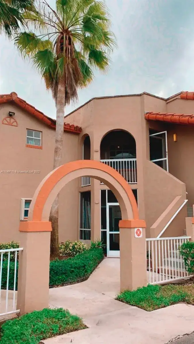 2 bedroom 2 bath Residential for sale at 8630 SW 3rd St # 204, Pembroke Pines FL 33025