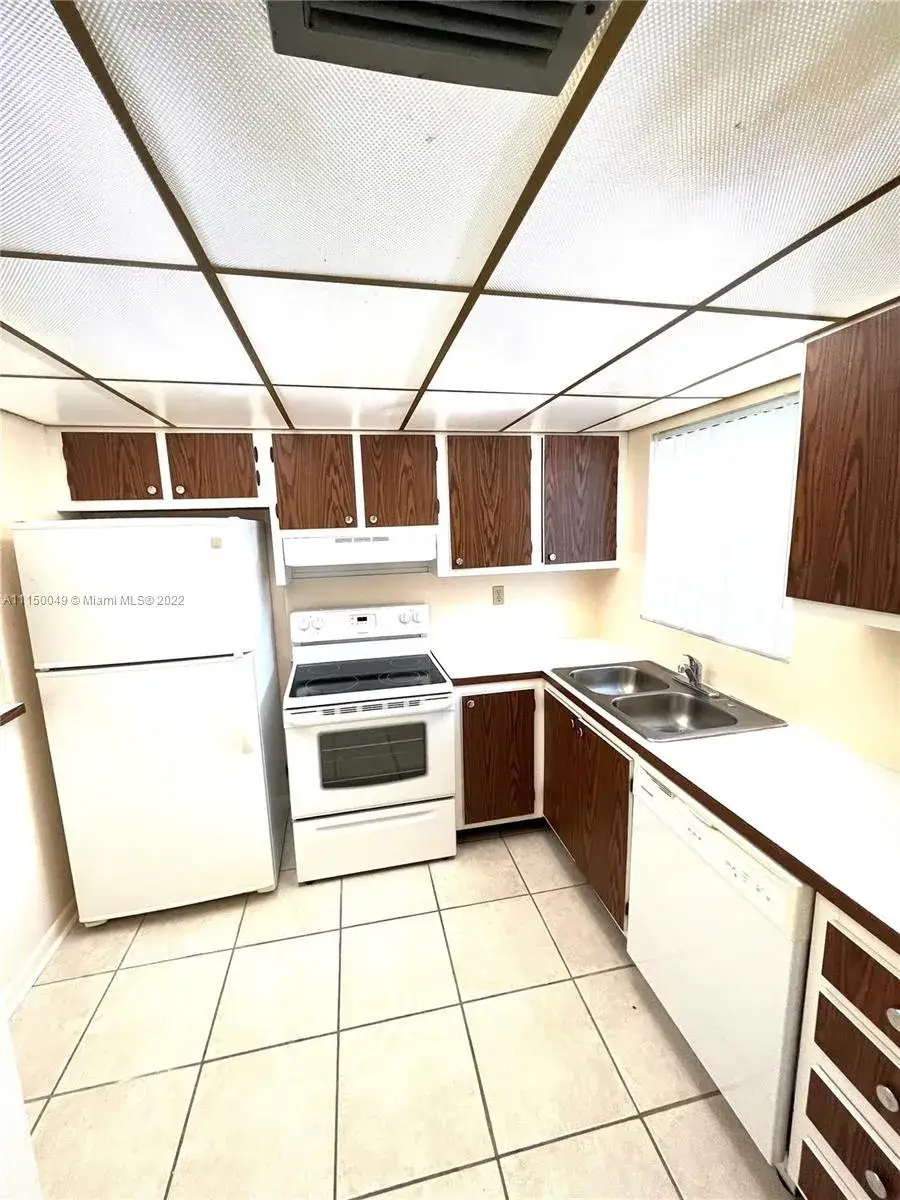 2 bedroom 2 bath Residential for sale at 6570 Royal Palm Blvd # J, Margate FL 33063