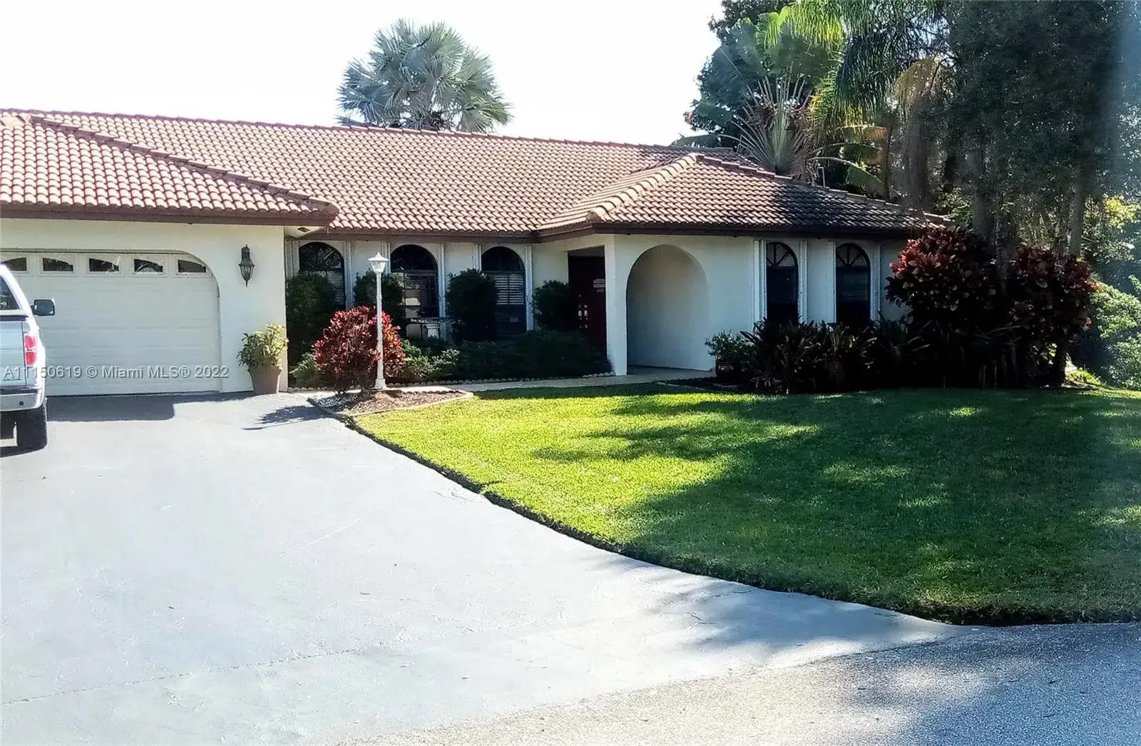4 bedroom 3 bath Residential for sale at 4490 SW 105th Ave, Davie FL 33328