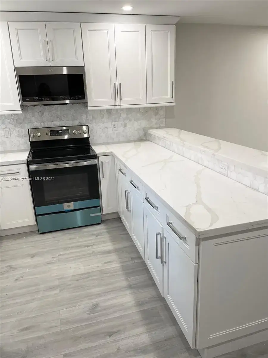 3 bedroom 2 bath Residential Lease for rent at 2314 Johnson St # 5A, Hollywood FL 33020