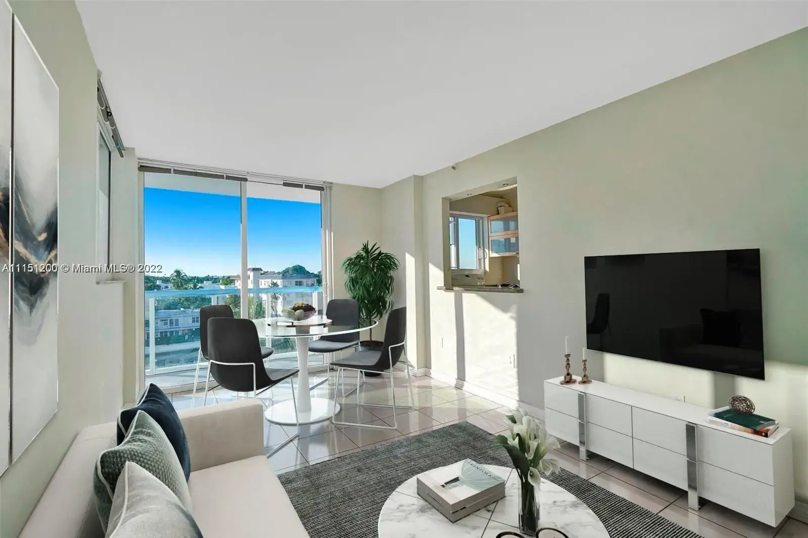 2 bedroom 2 bath Residential for sale at 2457 Collins Ave # 606, Miami Beach FL 33140