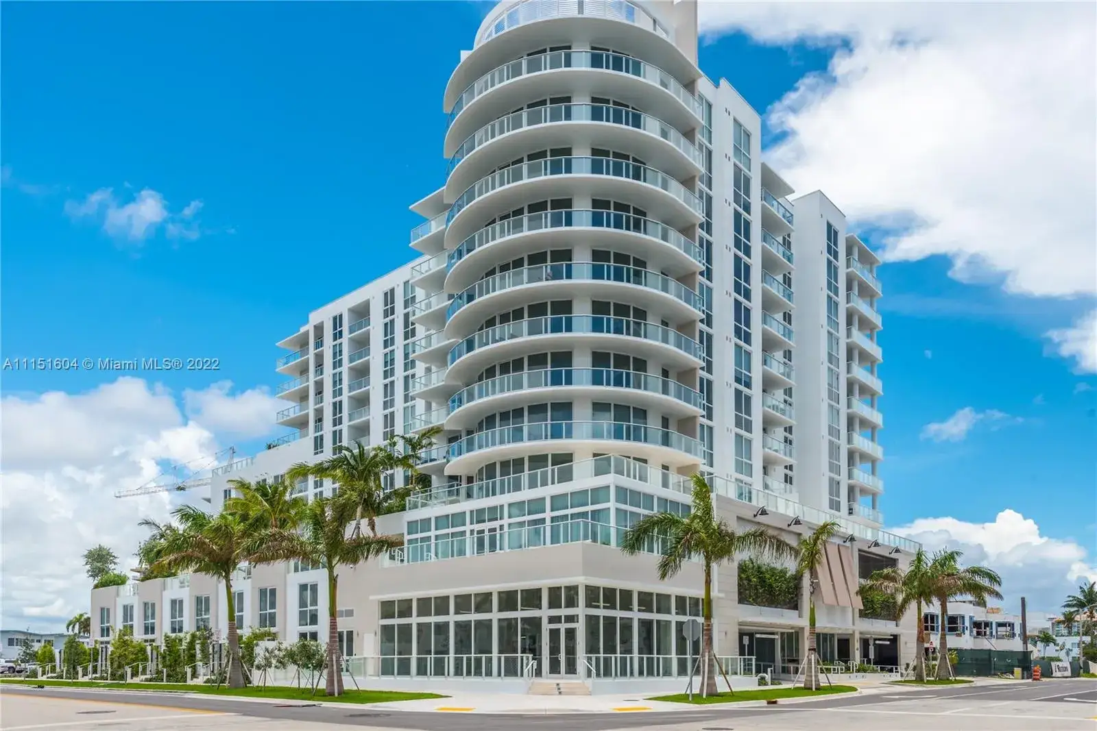 1 bedroom 1 bath Residential Lease for rent at 401 N Birch Rd # 514, Fort Lauderdale FL 33304