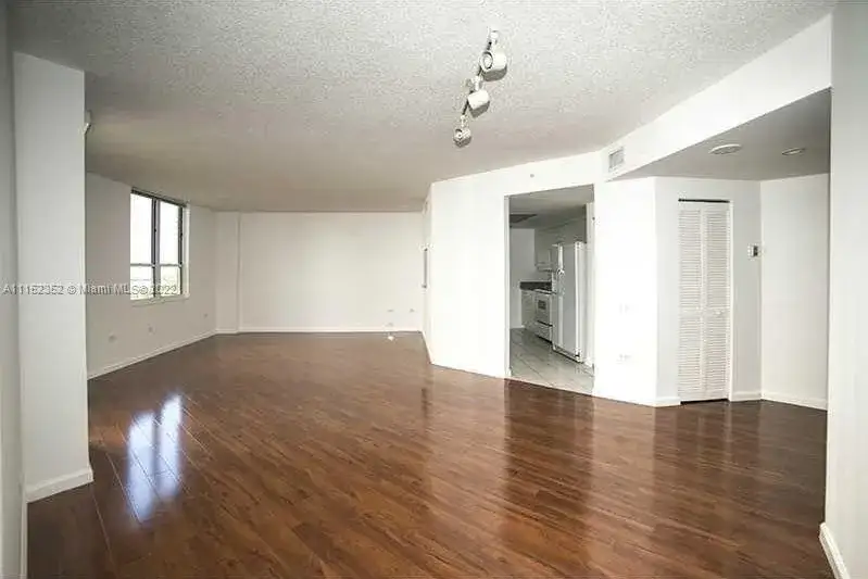 1 bedroom 1 bath Residential for sale at 701 Brickell Key Blvd # 707, Miami FL 33131