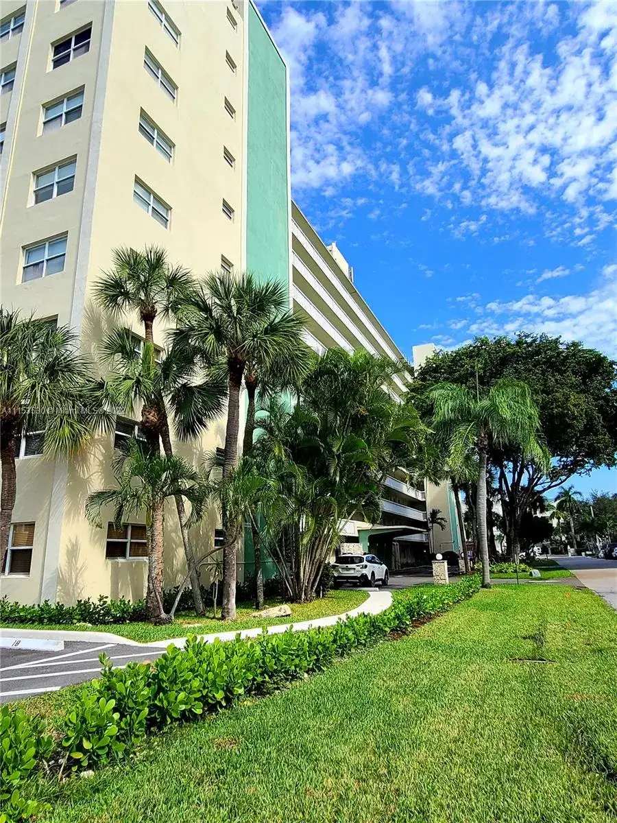 1 bedroom 1 bath Residential Lease for rent at 2555 NE 11th St # 706, Fort Lauderdale FL 33304