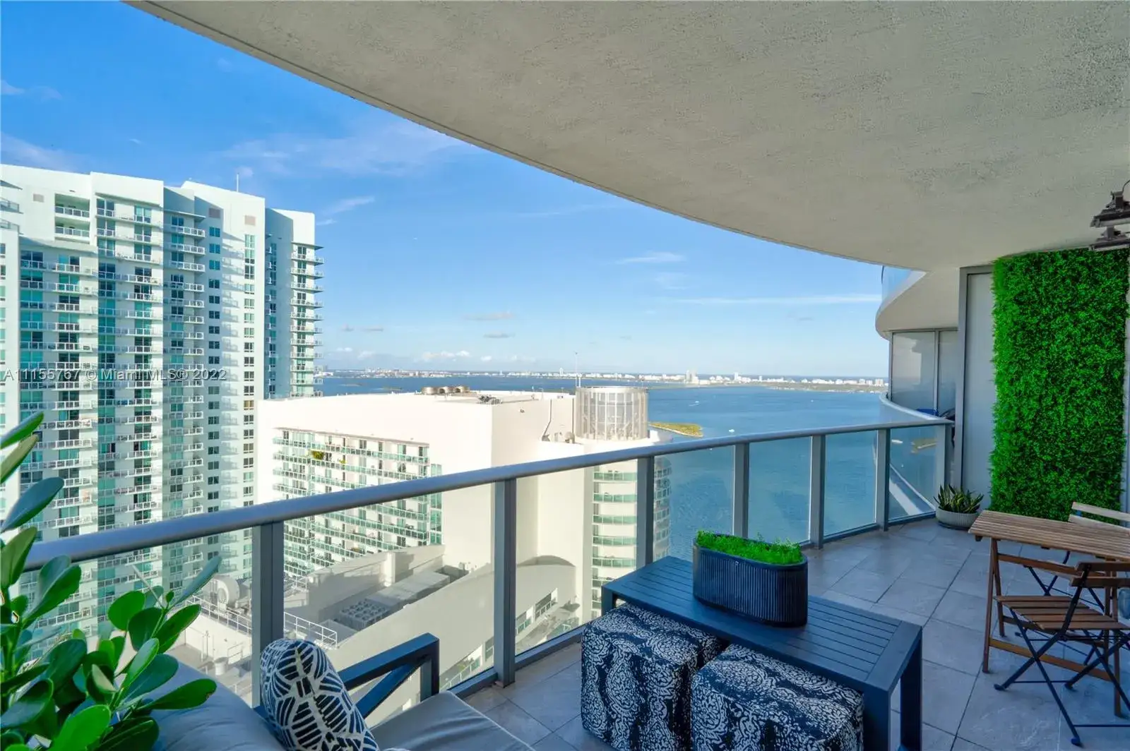 1 bedroom 1 bath Residential Lease for rent at 488 NE 18th St # 4303, Miami FL 33132