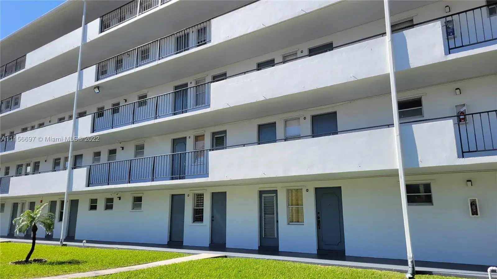 1 bedroom 1 bath Residential Lease for rent at 950 Hillcrest Dr # 106, Hollywood FL 33021