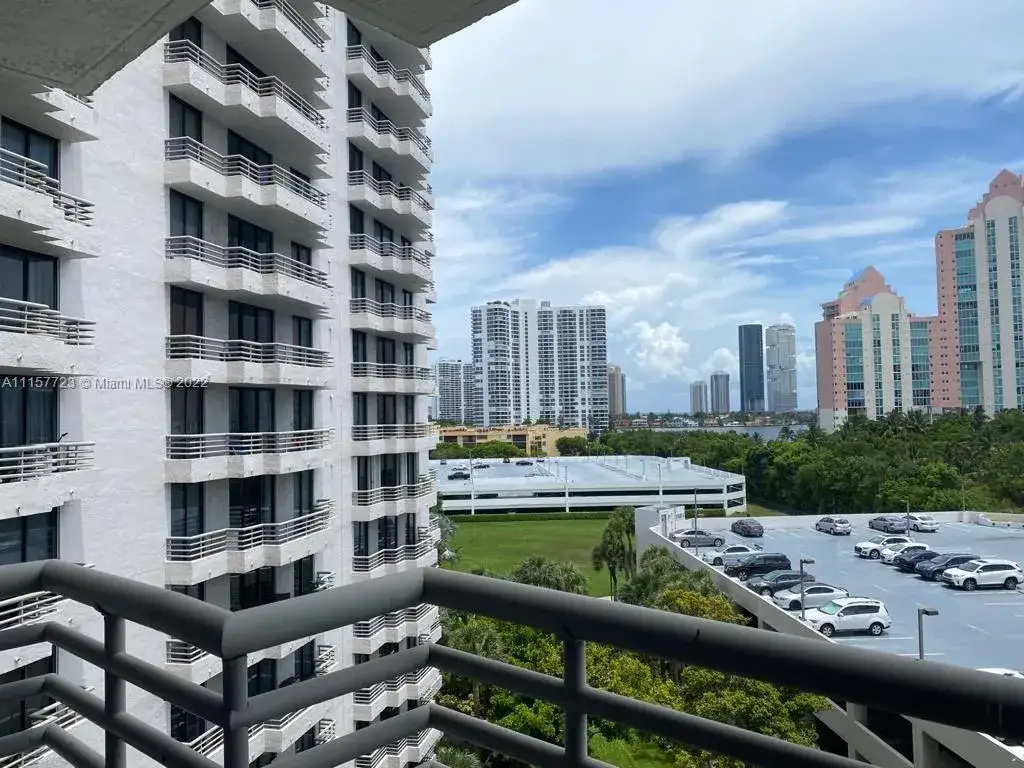 2 bedroom 2 bath Residential for sale at 3300 NE 191st St # 817, Aventura FL 33180