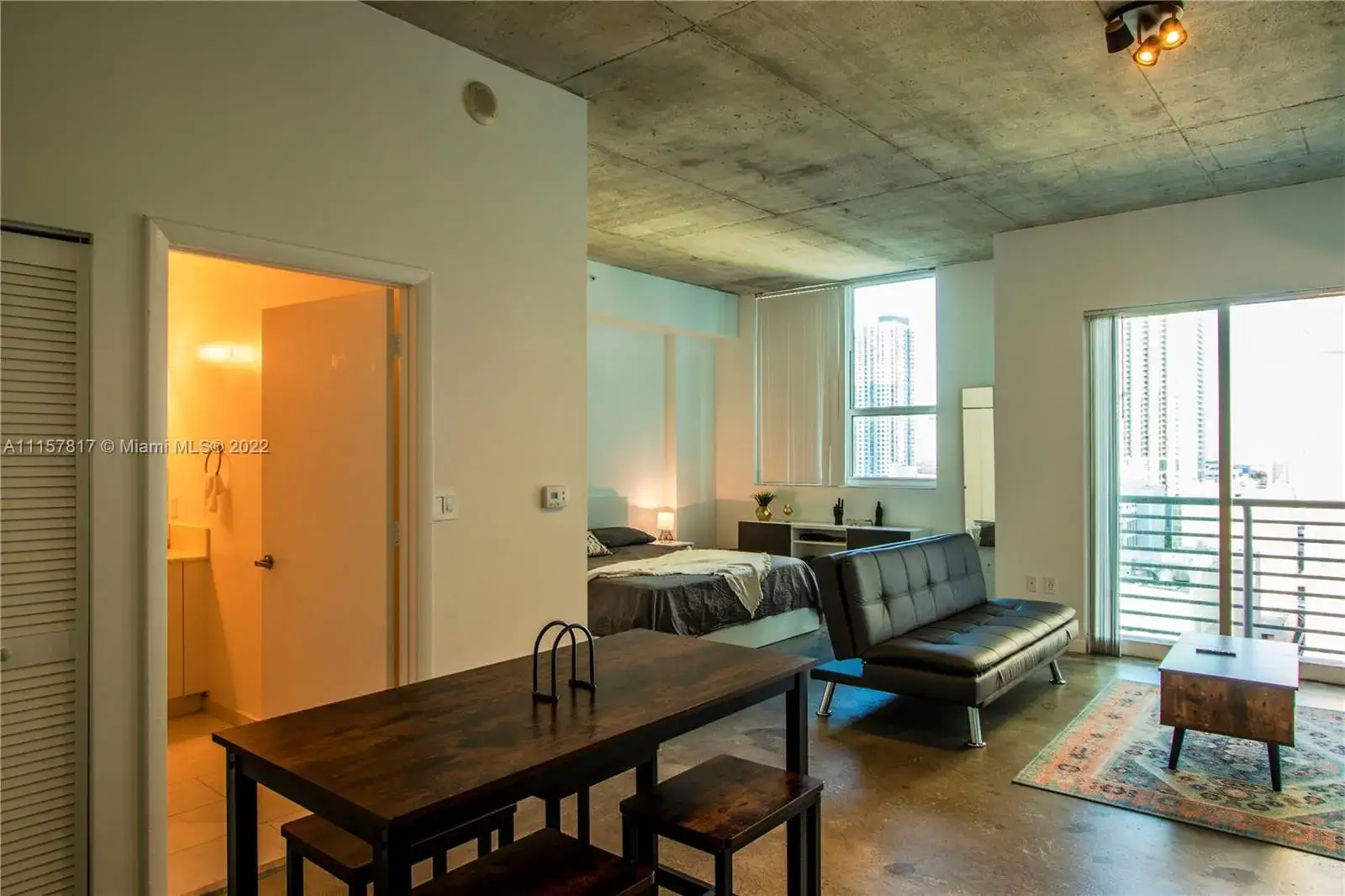 1 bedroom 1 bath Residential for sale at 133 NE 2nd Ave # 1703, Miami FL 33132