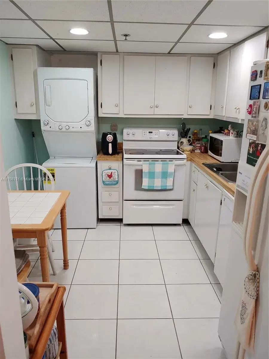 2 bedroom 2 bath Residential for sale at 210 174th St # 807, Sunny Isles Beach FL 33160