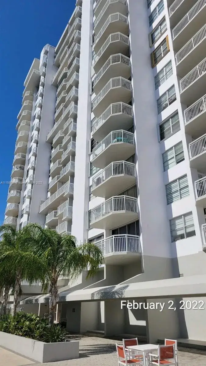 3 bedroom 2 bath Residential for sale at 18051 Biscayne Blvd # 203, Aventura FL 33160