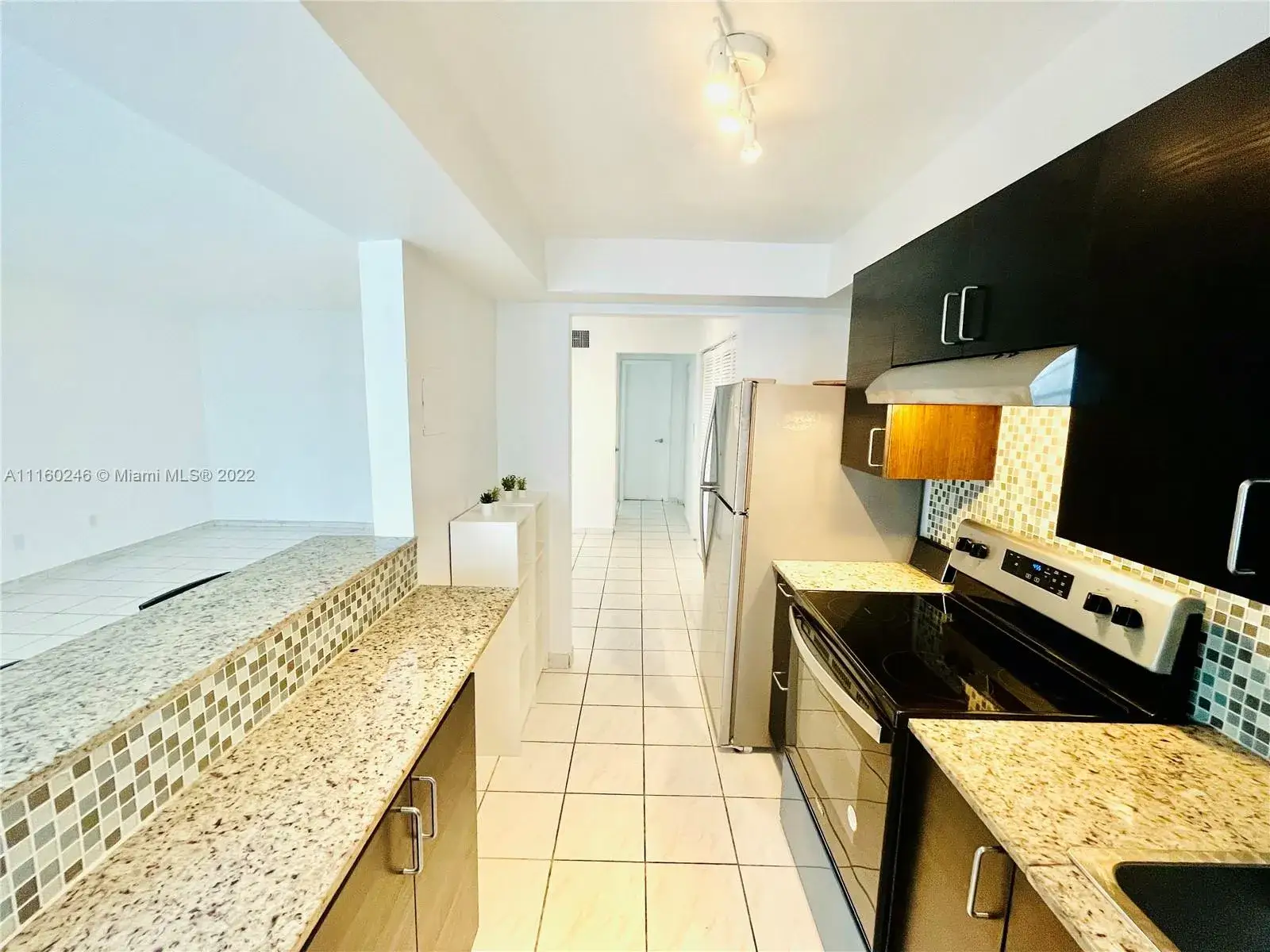 2 bedroom 1 bath Residential Lease for rent at 1340 Lincoln Rd # 806, Miami Beach FL 33139