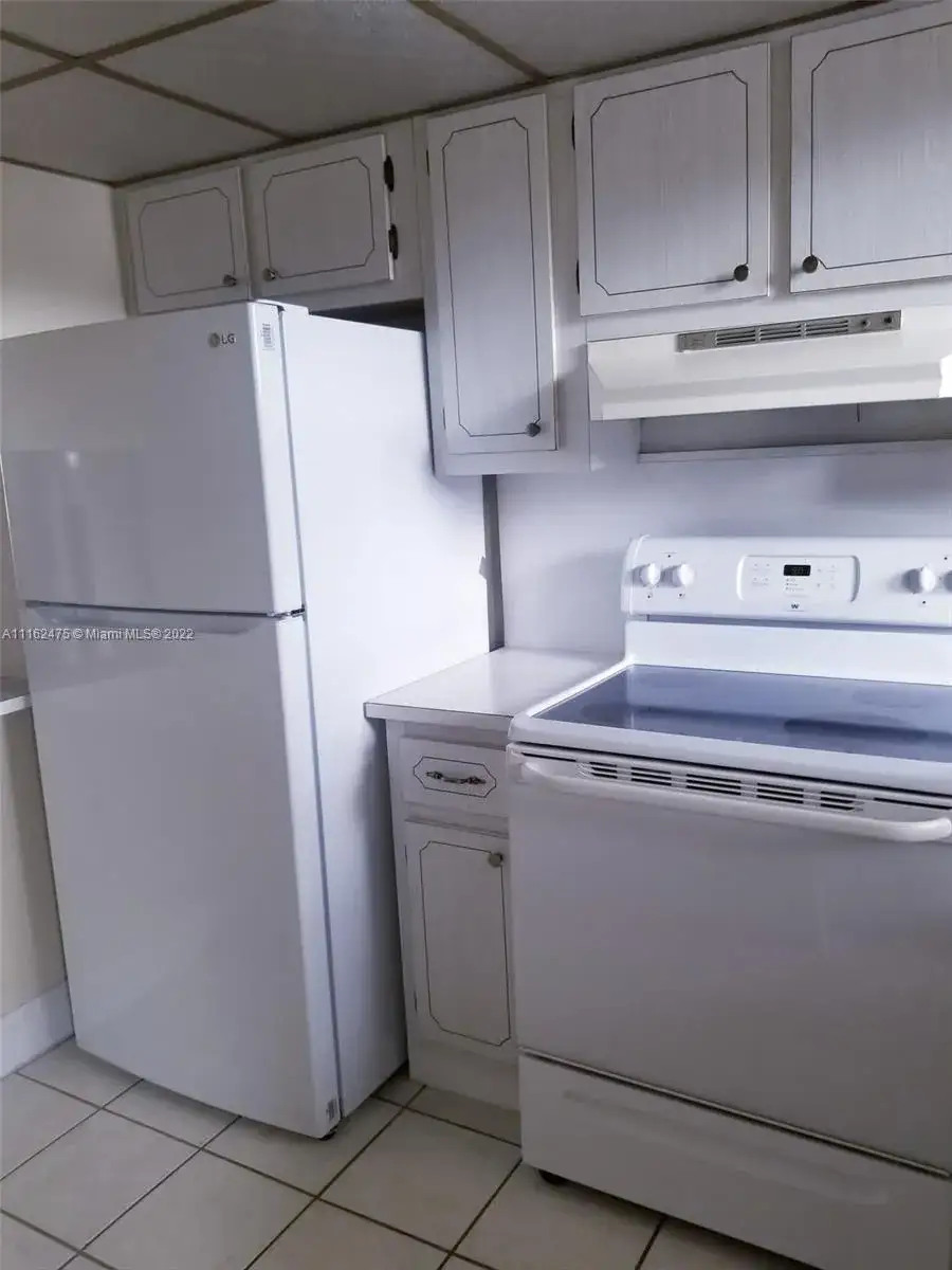 2 bedroom 2 bath Residential for sale at 8515 Sunrise Lakes Blvd # 111, Sunrise FL 33322