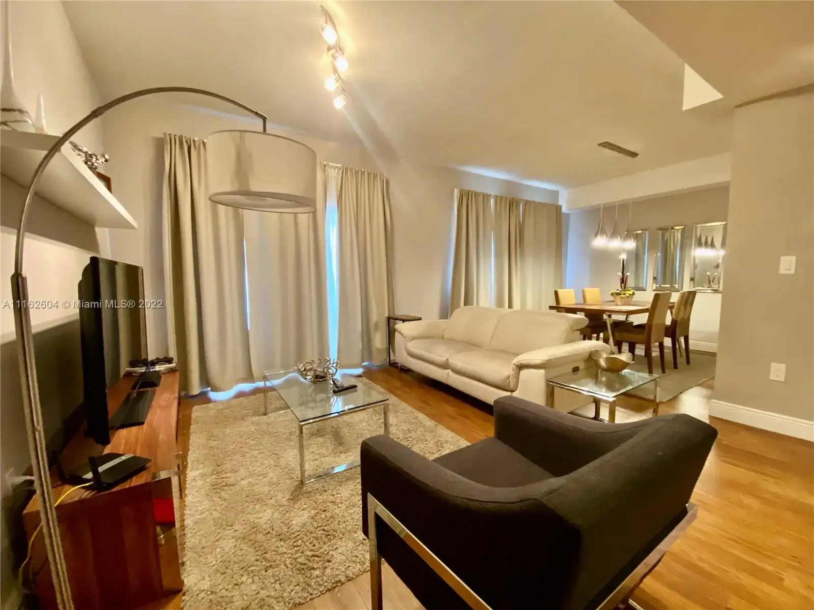 3 bedroom 2 bath Residential for sale at 11002 NW 83rd St # 106, Doral FL 33178