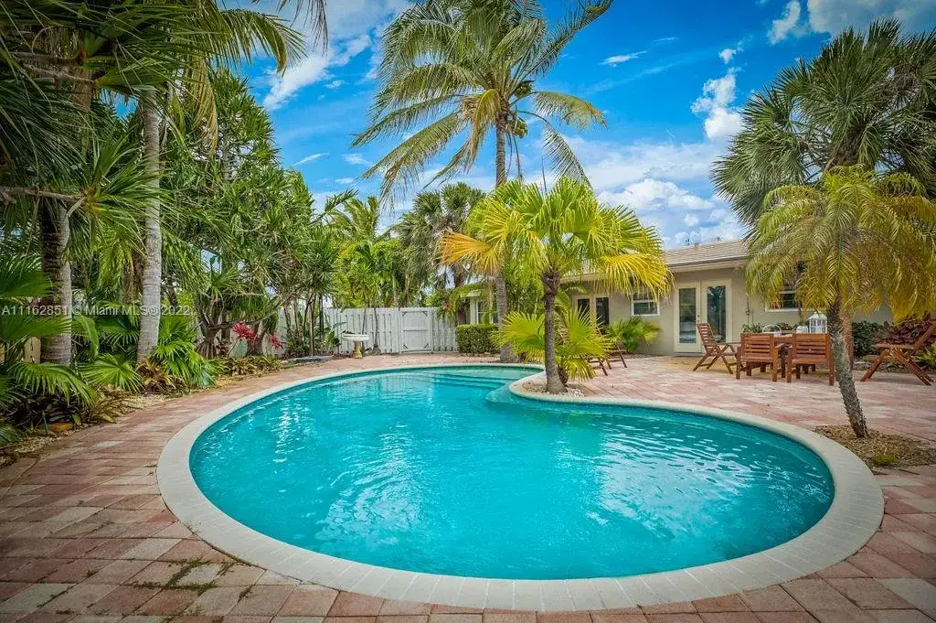 5 bedroom 3 bath Residential for sale at 1652 NE 39th St, Oakland Park FL 33334