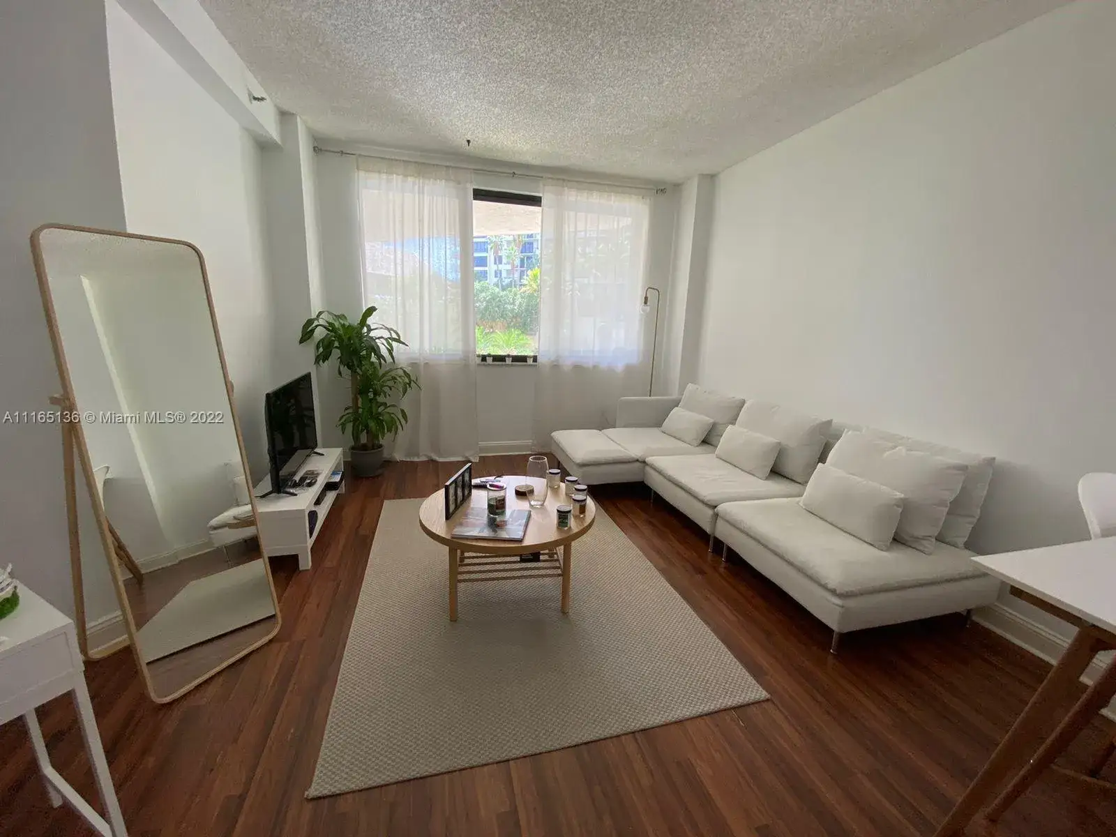 1 bedroom 1 bath Residential Lease for rent at 540 Brickell Key Dr # 311, Miami FL 33131