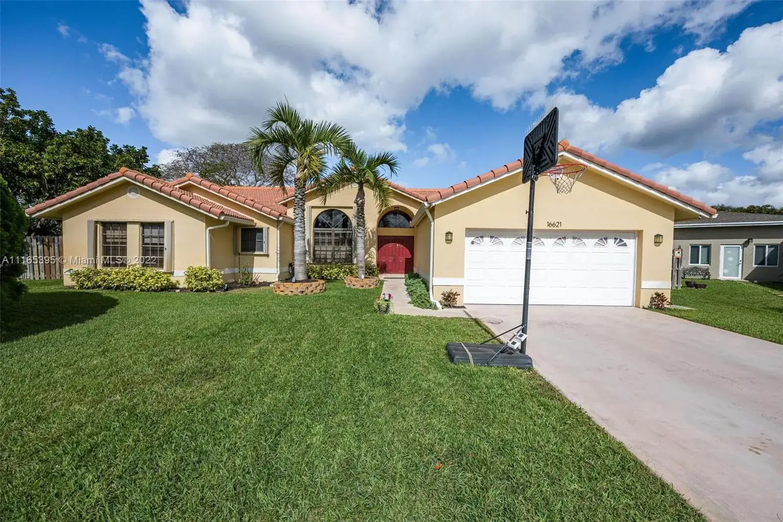 4 bedroom 3 bath Residential for sale at 16621 Royal Poinciana Ct, Weston FL 33326