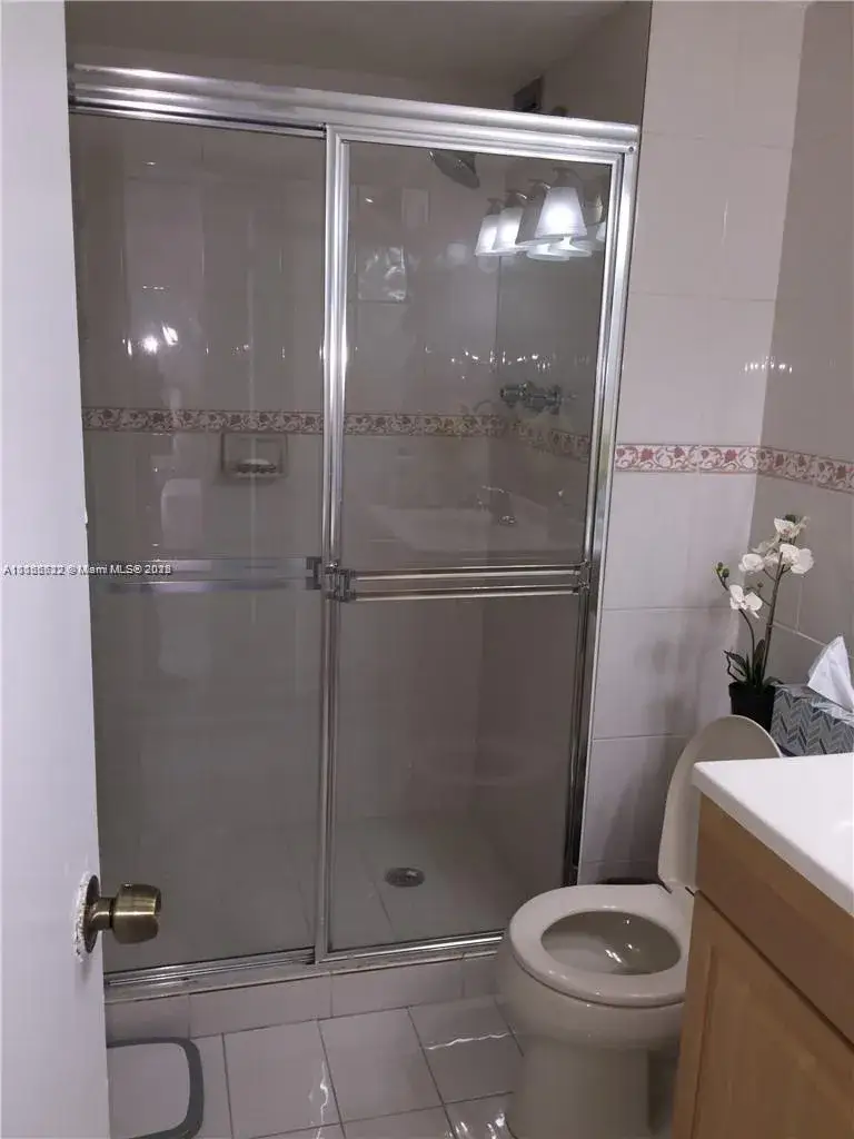 2 bedroom 2 bath Residential Lease for rent at 18041 Biscayne Blvd # 702, Aventura FL 33160