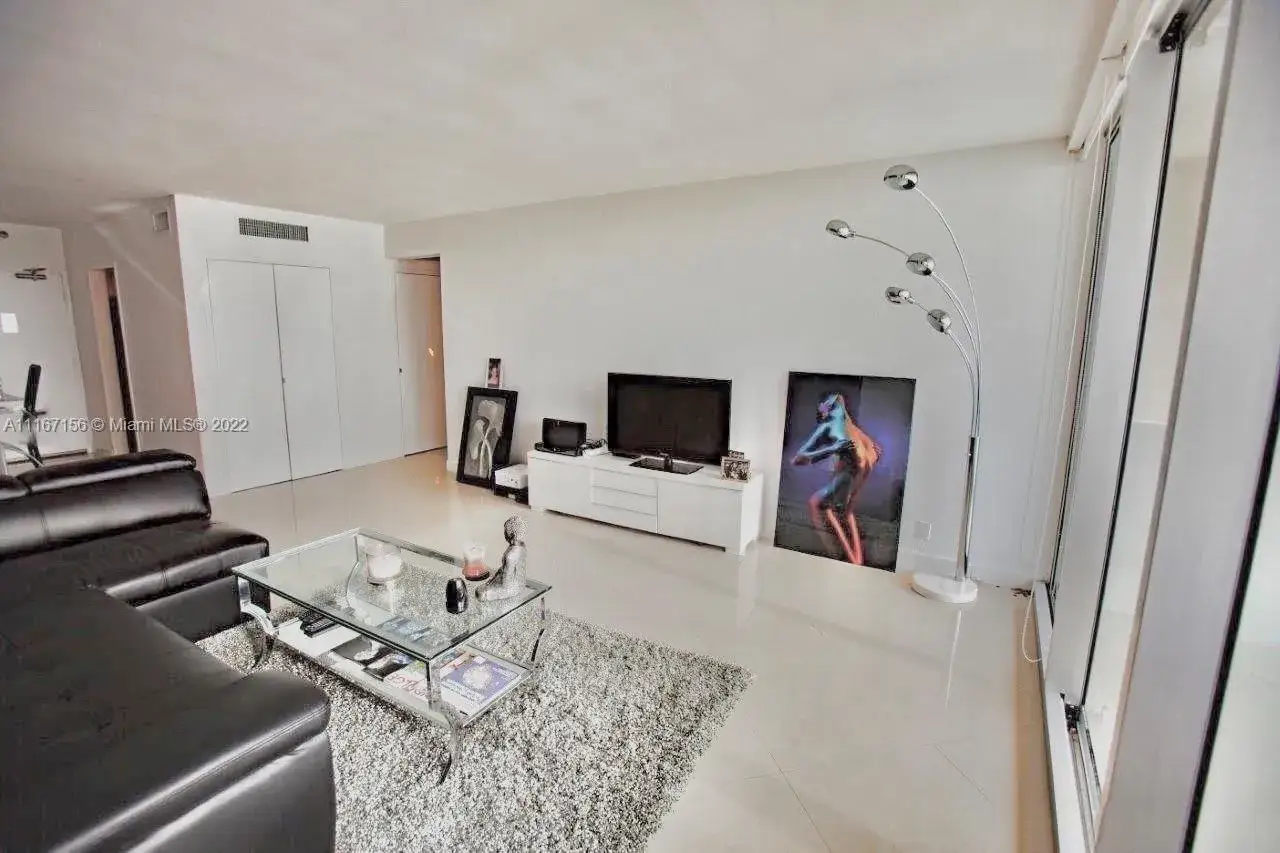 1 bedroom 1 bath Residential for sale at 1200 West Ave # 05, Miami Beach FL 33139