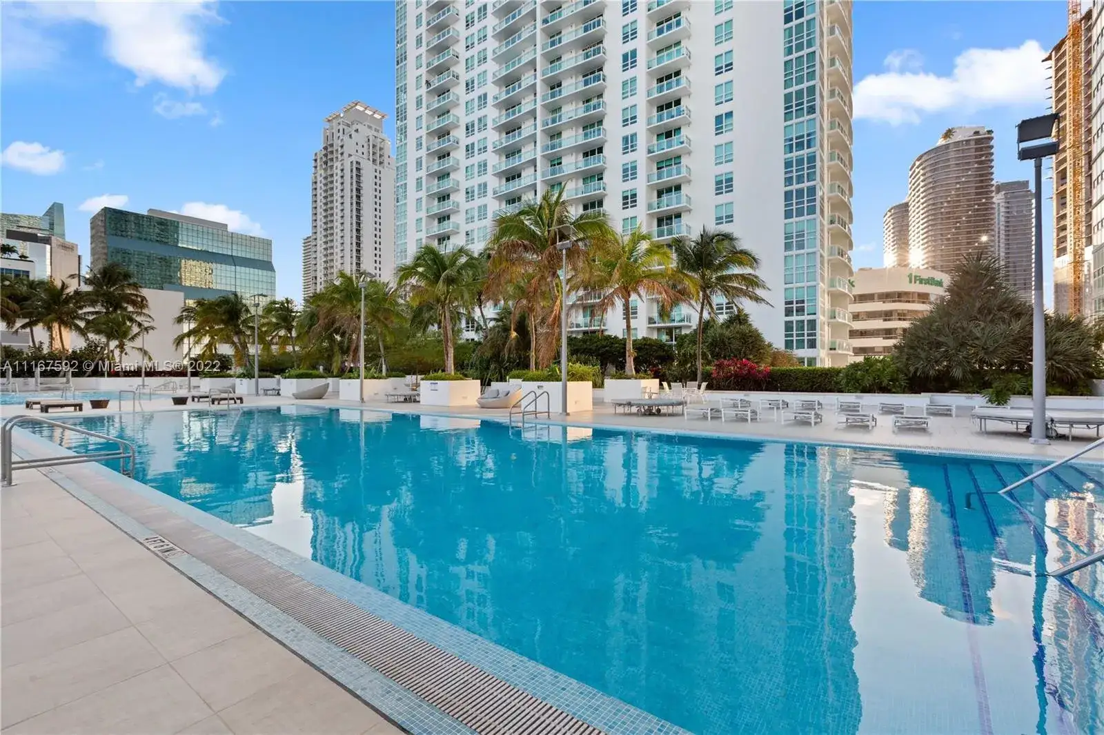 2 bedroom 2 bath Residential for sale at 951 Brickell Ave # 1010, Miami FL 33131