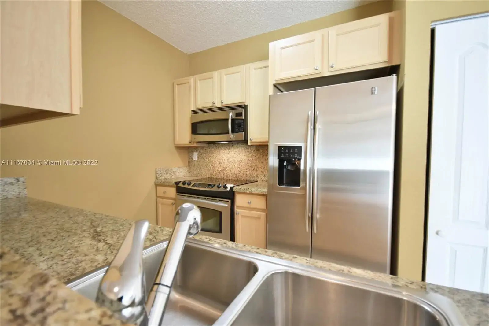 3 bedroom 2 bath Residential for sale at 6001 SW 70th St # 429, South Miami FL 33143