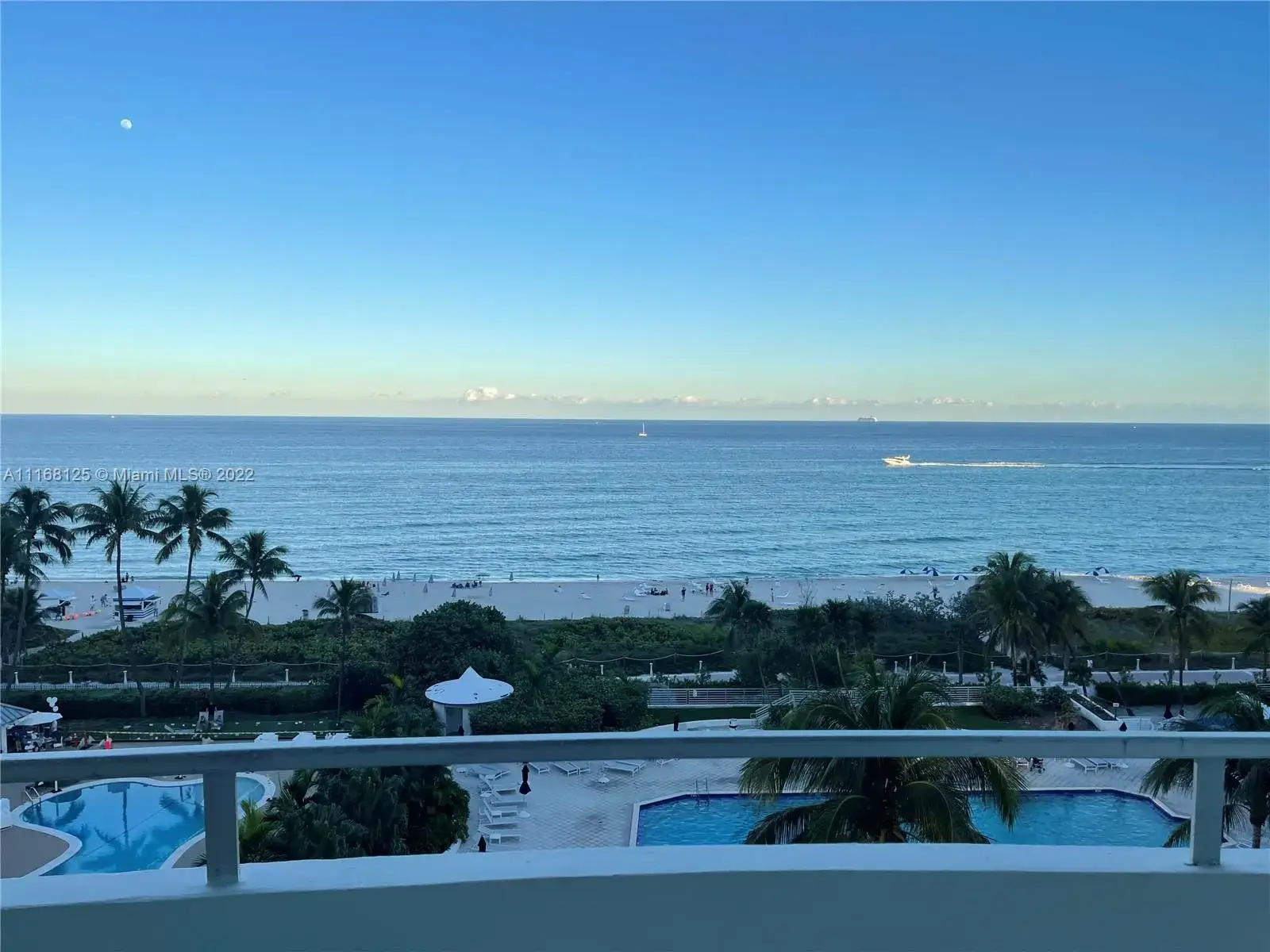 2 bedroom 2 bath Residential Lease for rent at 5161 Collins Ave # 914, Miami Beach FL 33140