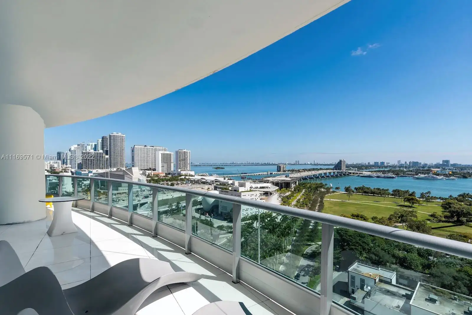 3 bedroom 3 bath Residential Lease for rent at 900 Biscayne Blvd # 2006, Miami FL 33132