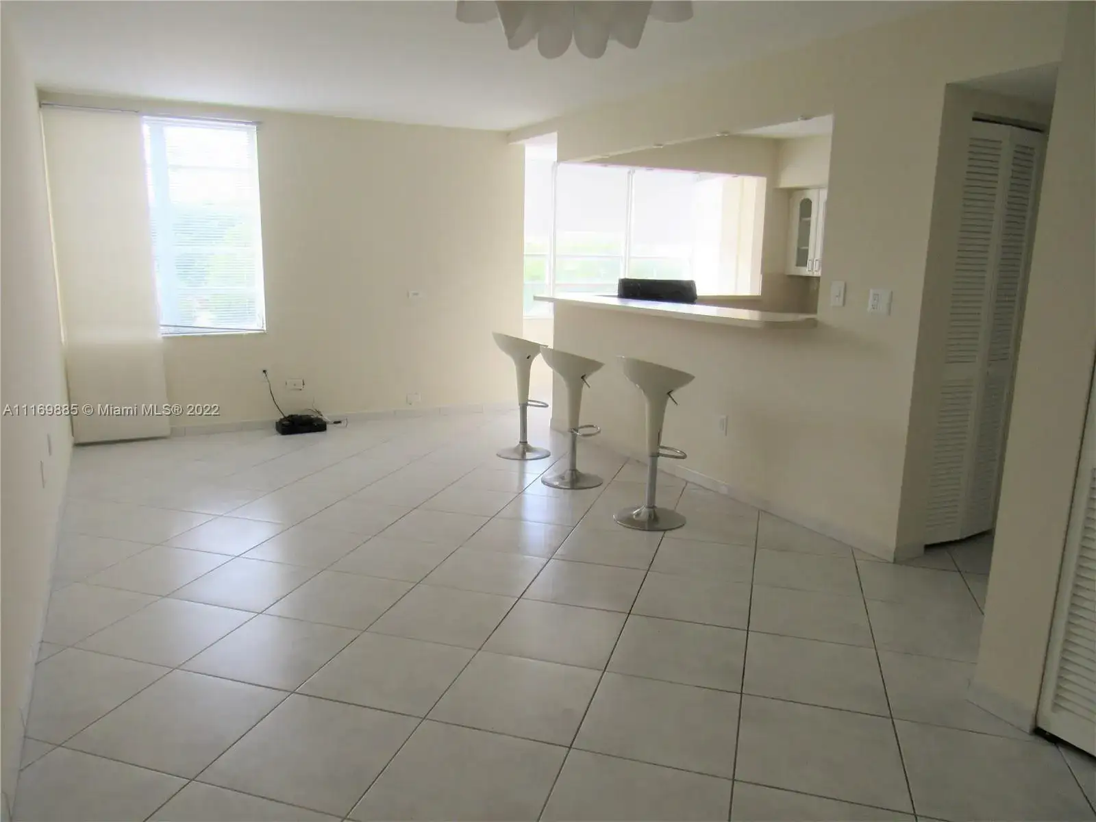 1 bedroom 1 bath Residential for sale at 250 180th Dr # 352, Sunny Isles Beach FL 33160