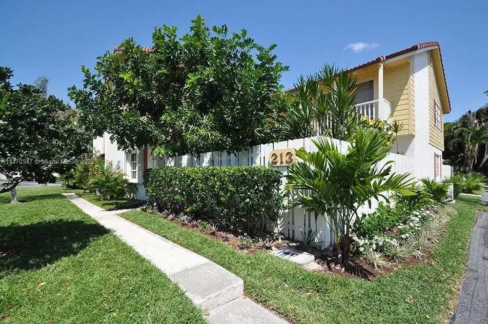3 bedroom 2 bath Residential Lease for rent at 213 Seabreeze Cir, Jupiter FL 33477