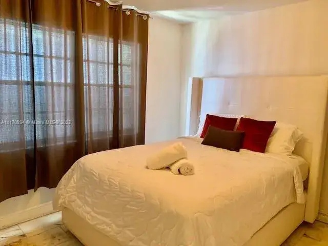 1 bedroom 1 bath Residential Lease for rent at 1526 Pennsylvania Ave # 17, Miami Beach FL 33139