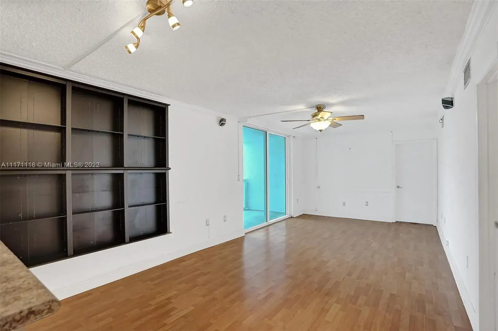 1 bedroom 1 bath Residential for sale at 2457 Collins Ave # 202, Miami Beach FL 33140