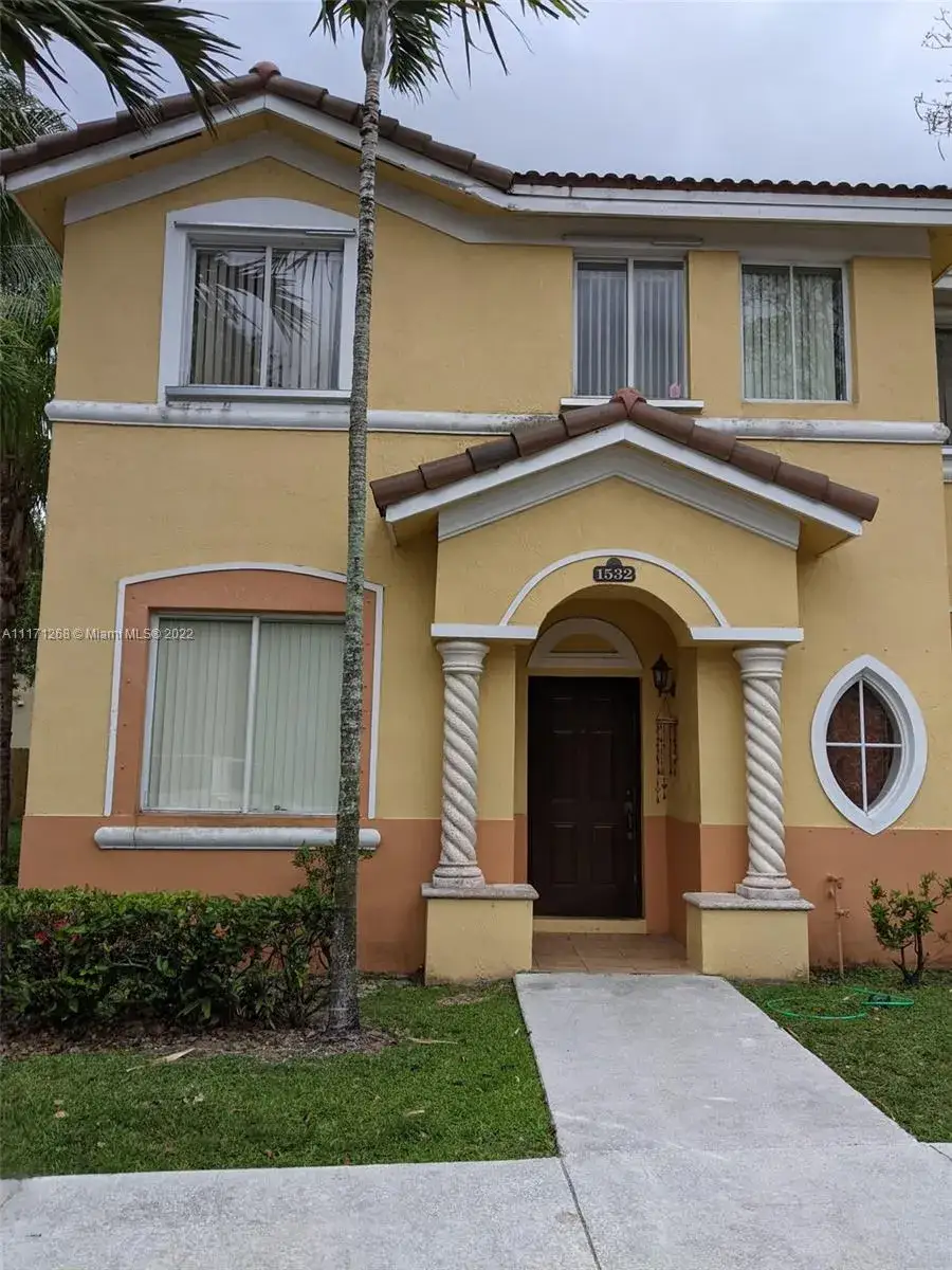3 bedroom 3 bath Residential for sale at 1532 SE 24th Ct # 211, Homestead FL 33035