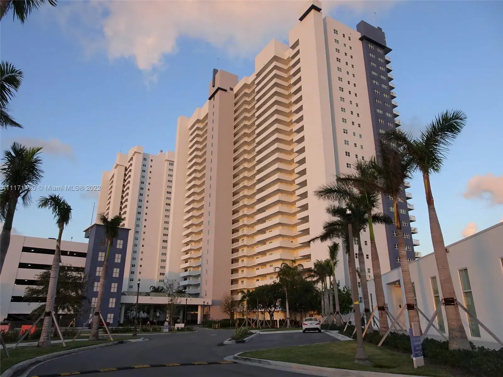 3 bedroom 3 bath Residential for sale at 15051 Royal Oaks Ln # 1203, North Miami FL 33181