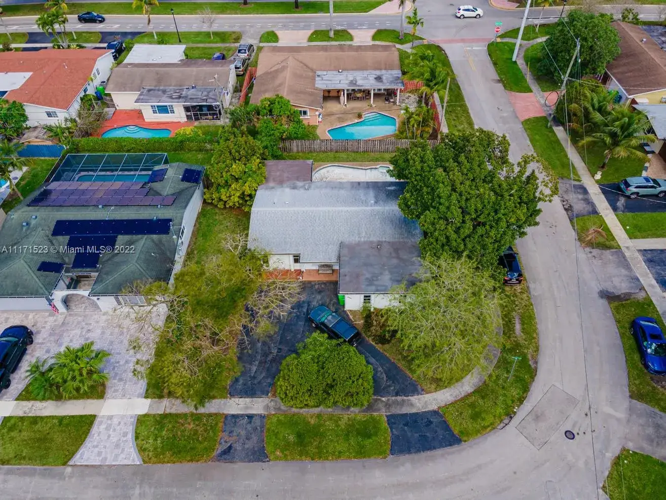 4 bedroom 2 bath Residential for sale at 8501 NW 21st Ct, Sunrise FL 33322
