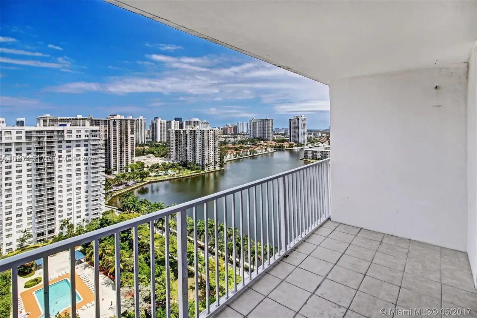 1 bedroom 1 bath Residential for sale at 2801 NE 183rd St # 2208W, Aventura FL 33160