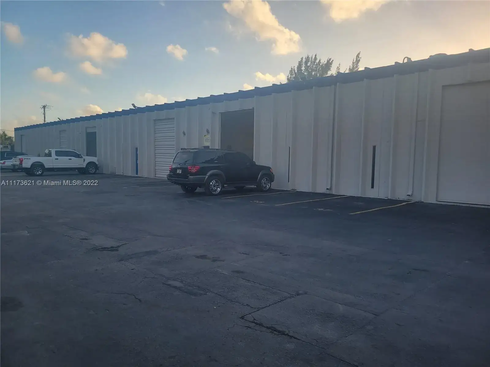 Commercial Sale for sale at 6911 NW 43rd St # 6911, Miami FL 33166