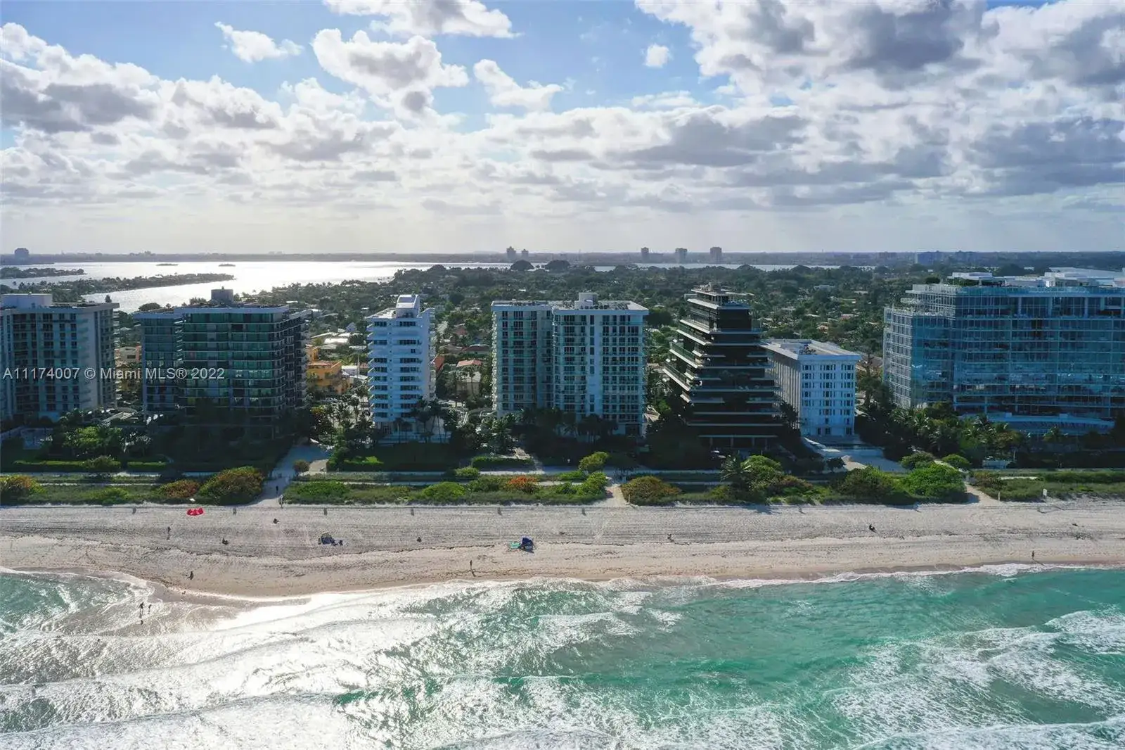 2 bedroom 2 bath Residential Lease for rent at 8925 Collins Ave # 2J, Surfside FL 33154