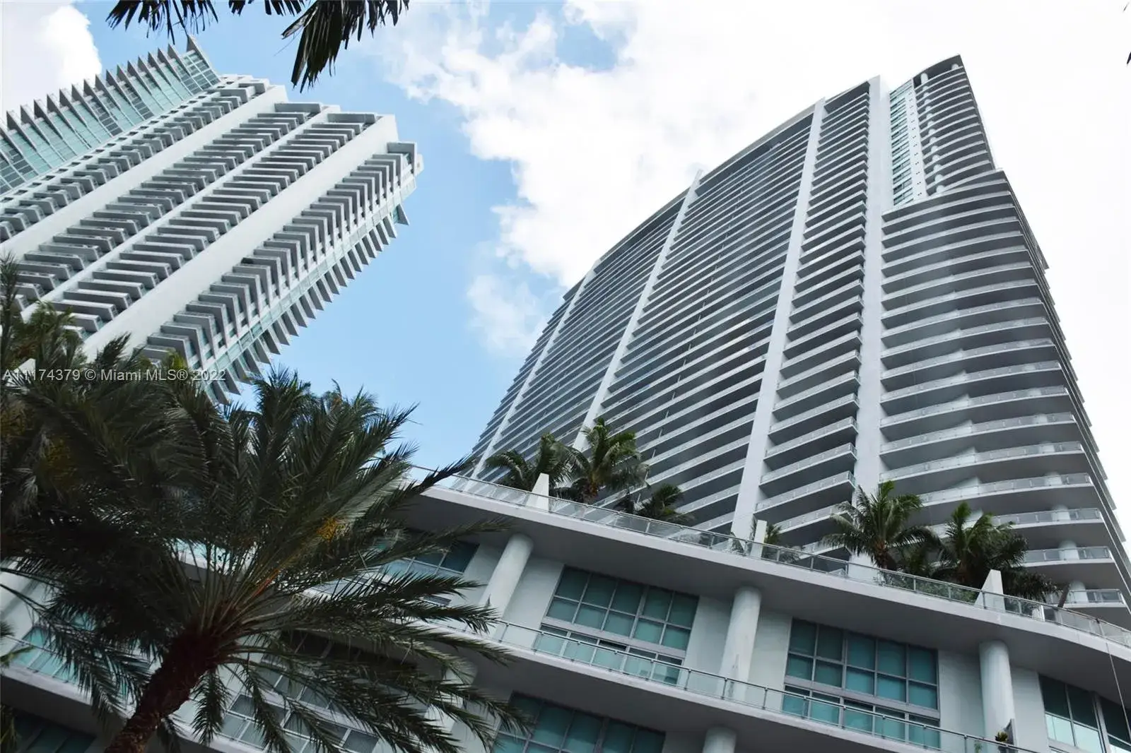 1 bedroom 1 bath Residential Lease for rent at 90 SW 3rd St # 1111, Miami FL 33130