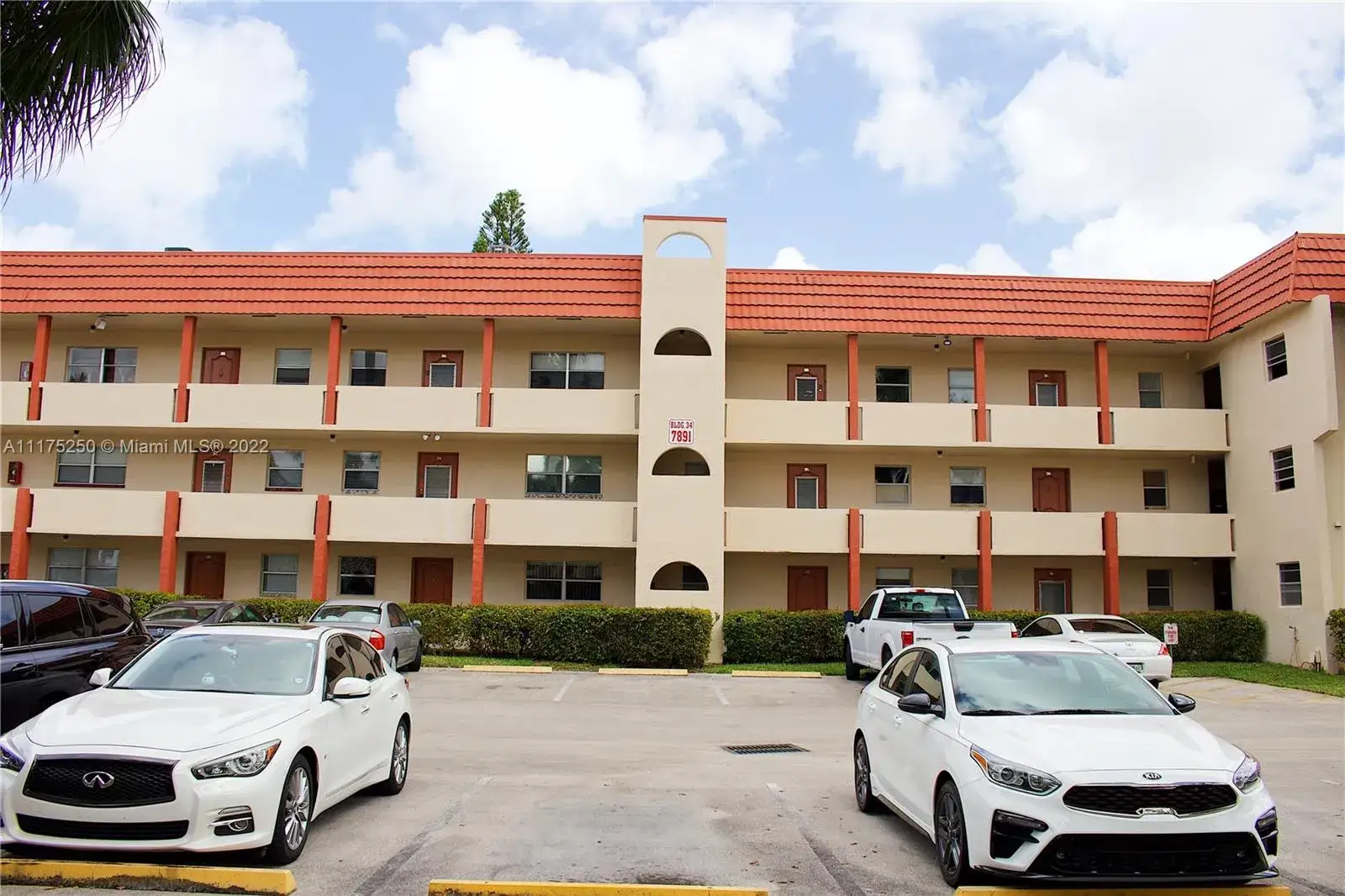 2 bedroom 2 bath Residential for sale at 7891 N Sunrise Lakes Dr # 201, Sunrise FL 33322