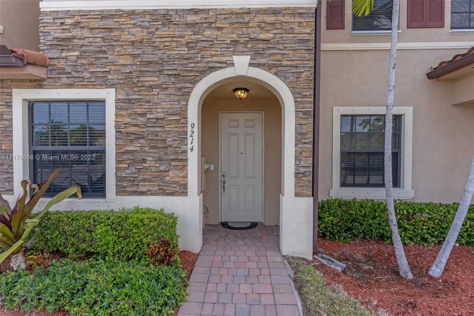 3 bedroom 2 bath Residential for sale at 9214 W 33rd Ln # 9214, Hialeah FL 33018